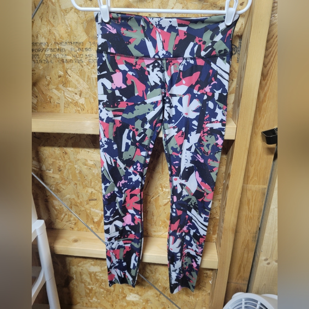 Lululemon Pace Rival Floral Leggings‎ Size 6 Women's
